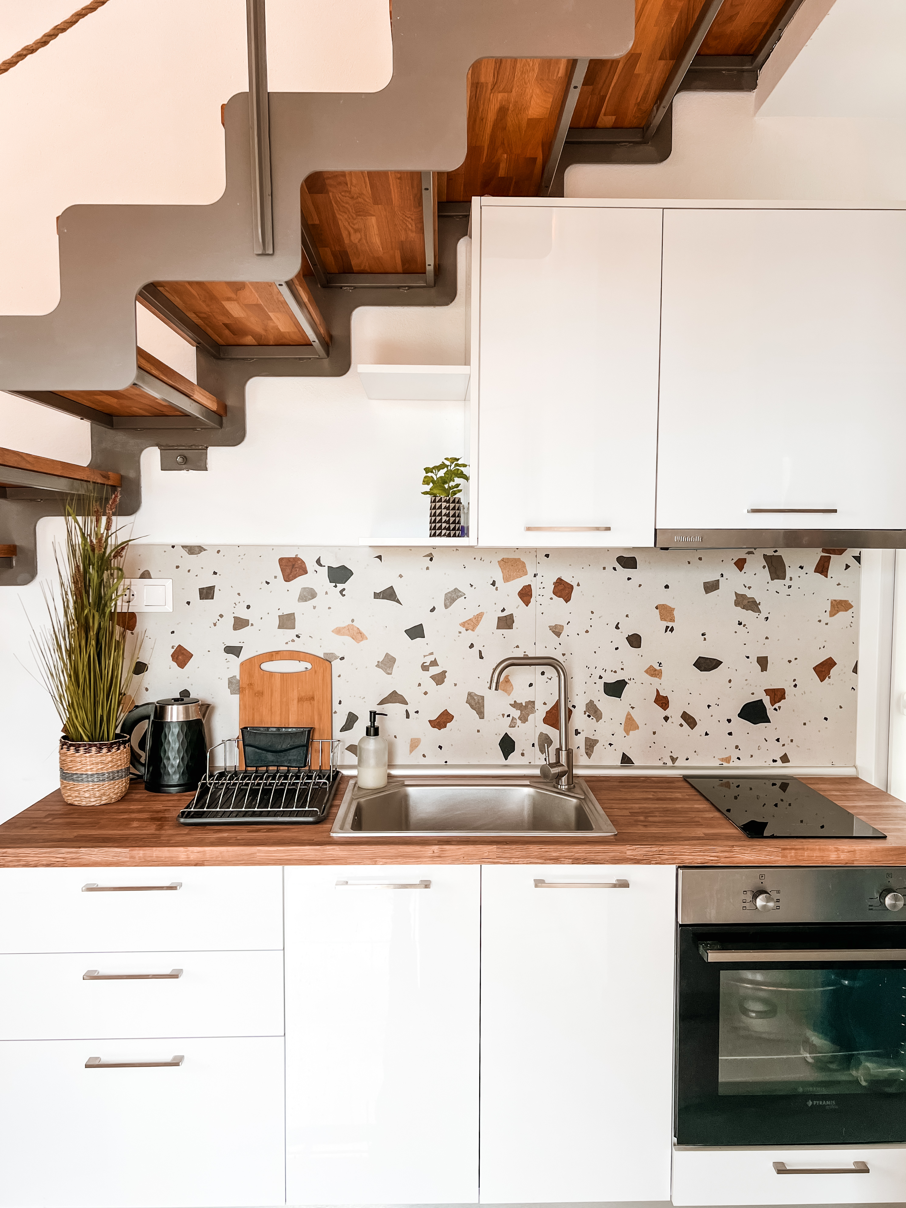 Fully equipped kitchen photo