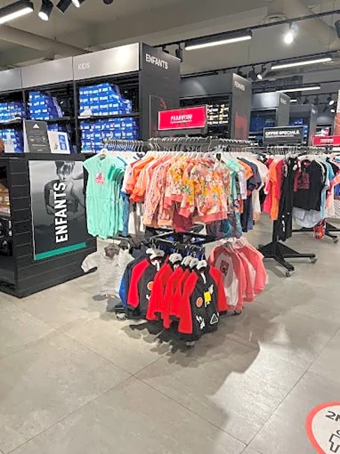 Adidas Factory Outlet Shopping Vetements et equipement de sport a Casablanca sidi belyout Aly