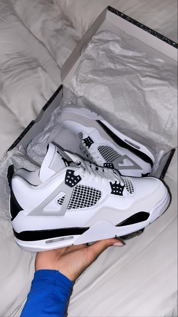 Air Jordan 4 Retro – White & Black Inner Lining | Classic Leather OG-Inspired Basketball Sneakers
