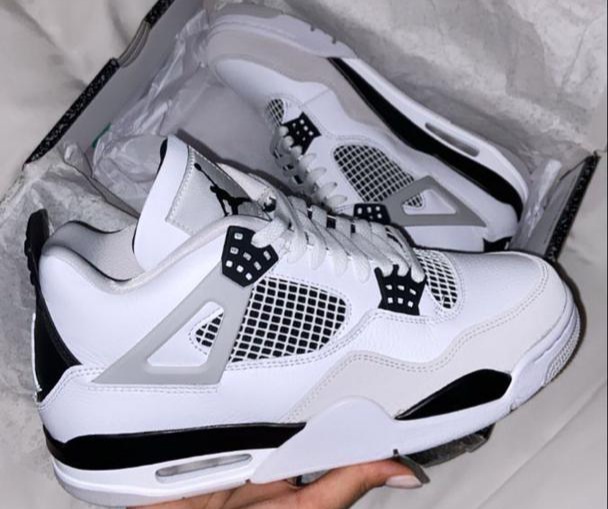 Air Jordan 4 Retro – White & Black Inner Lining | Classic Leather OG-Inspired Basketball Sneakers 1