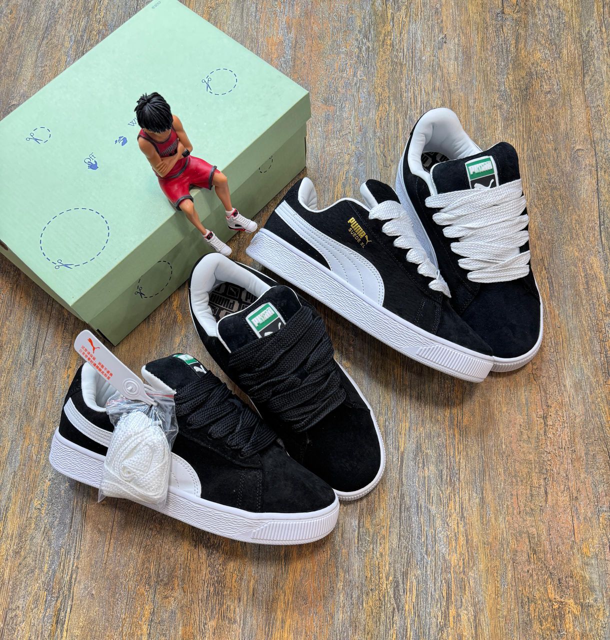 Stylish Puma Suede Sneakers with Extra Laces and Retro Charm 
