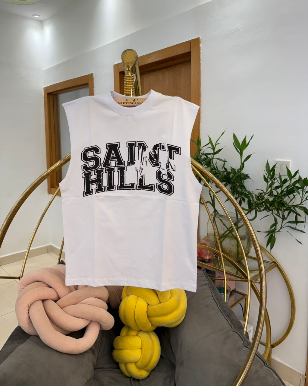 SAINT HILLS Bold Graphic Sleeveless T-Shirt 2