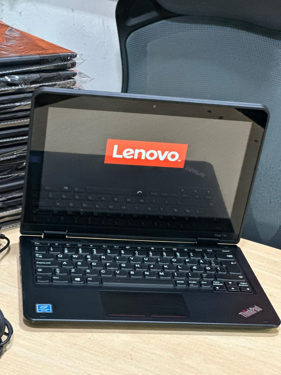 Lenovo ThinkPad Yoga 11e* Intel® Pentium® Silver  6TH GENERATION, Quad Core 2