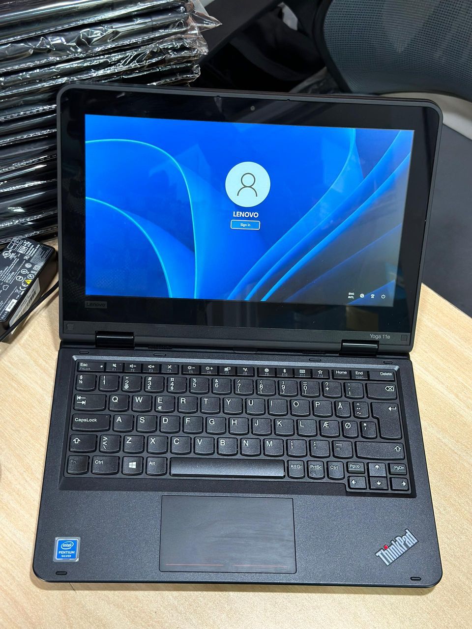 Lenovo ThinkPad Yoga 11e* Intel® Pentium® Silver  6TH GENERATION, Quad Core 1