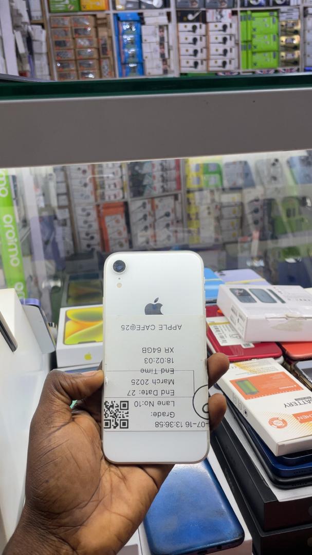 iPhone XR 64GB Unsealed  1