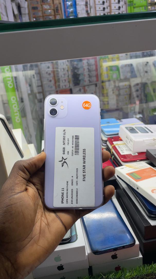 iPhone 11 64GB Unsealed  2
