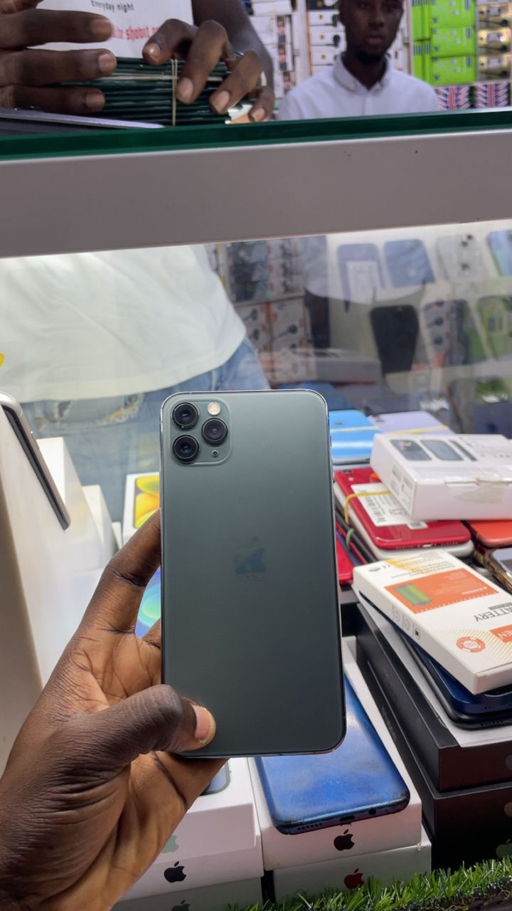 iPhone 11 Pro Max 64GB Unsealed 1