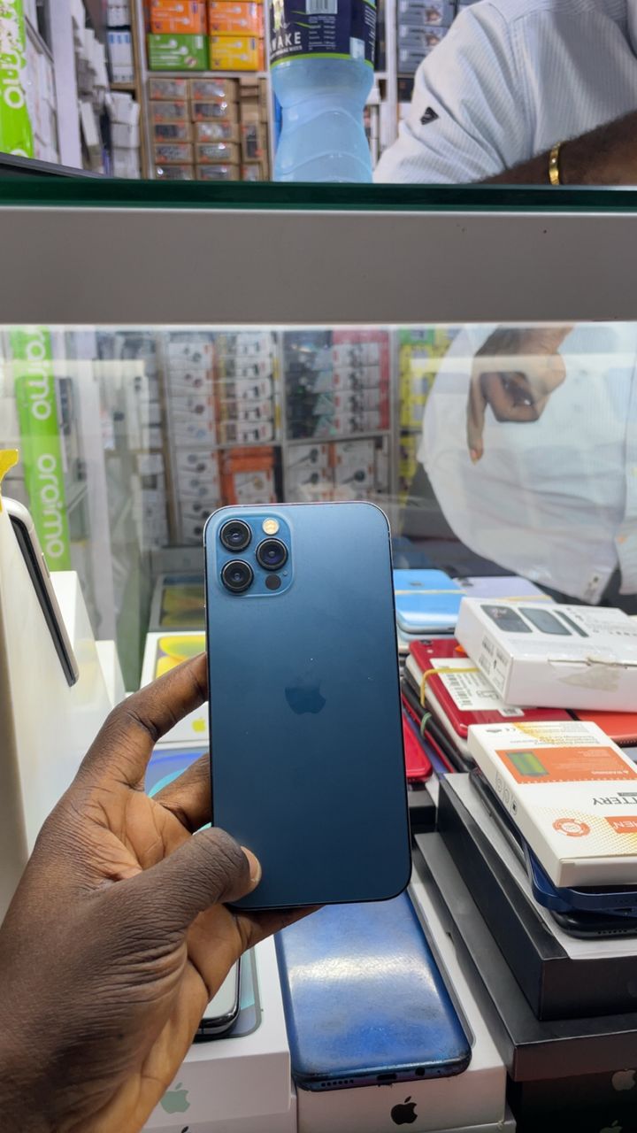 iPhone 12 Pro 128GB Unsealed. 2