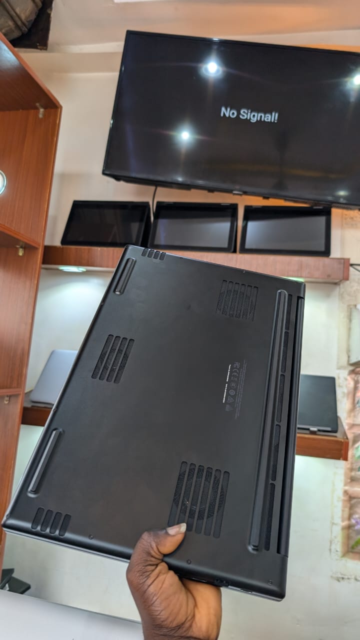 RAZER BLADE Intel i7-12800H processor,16GB RAM; 1TB PCIE GEN4  2