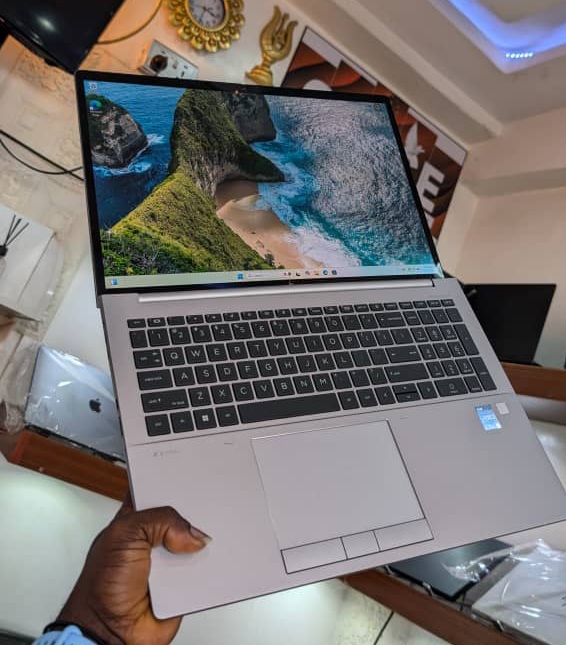 HP Zbook Fury 16 G9 16" Highlights 2.0 GHz Intel Core i7 16-Core (12th Gen)