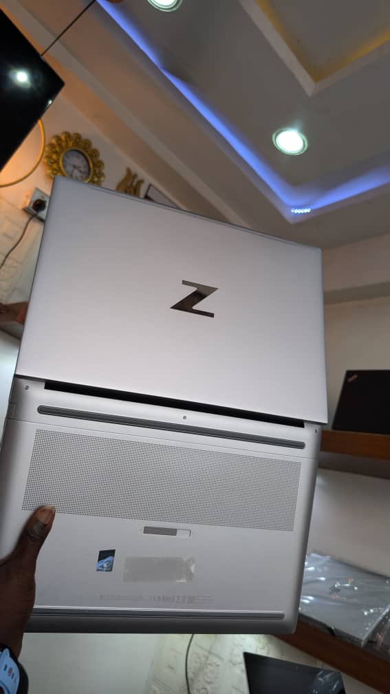 Hp zbook studio G9  Mobile workstation  Intel core i9  12th generation  1TB SSD  1