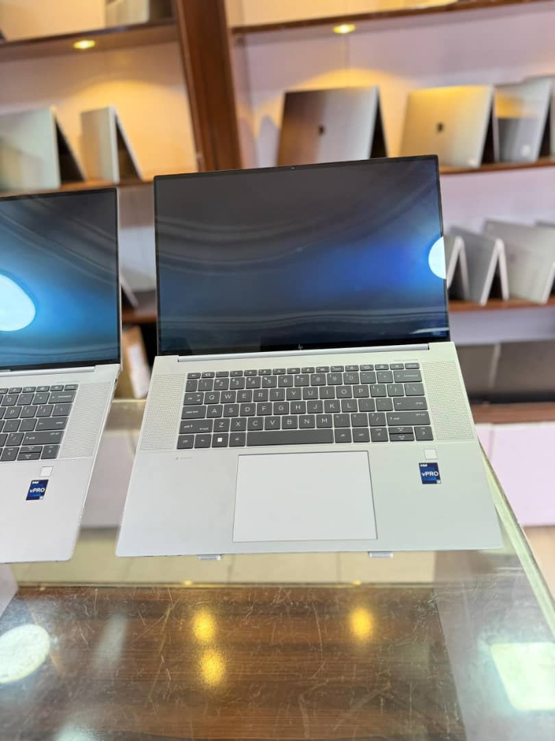 Hp zbook studio G9  Mobile workstation  Intel core i9  12th generation  1TB SSD 