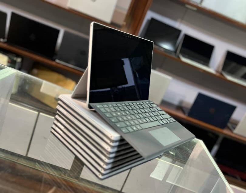 Microsoft surface Pro  Intel core i5 7th generation  256GB SSD 