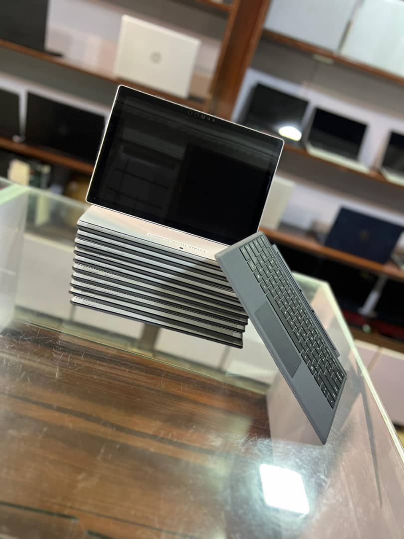 Microsoft surface Pro  Intel core i5 7th generation  256GB SSD  1