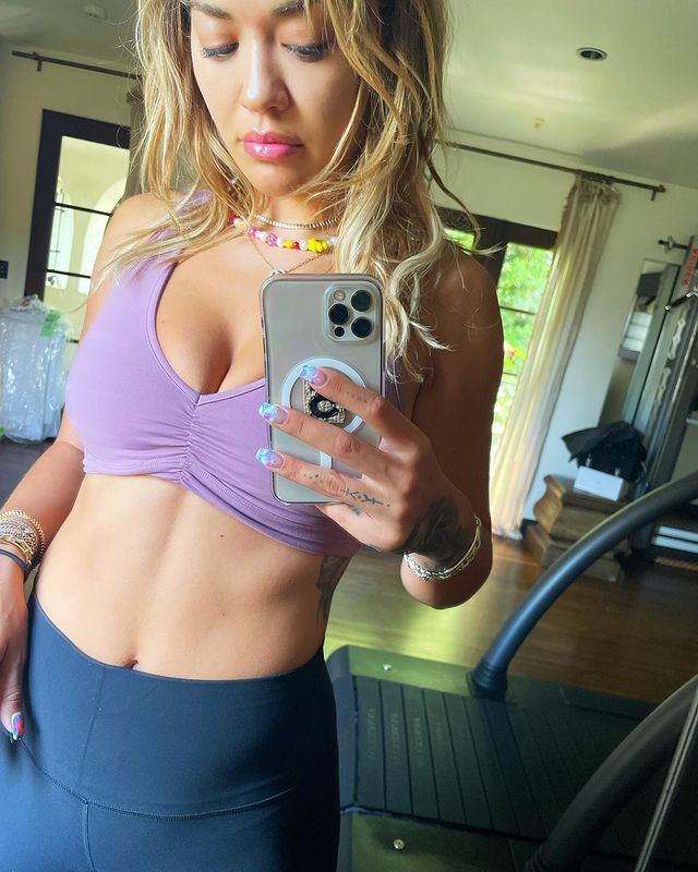 Rita Ora flashing her killer abs