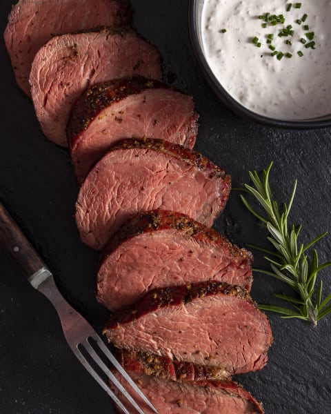 Smoked Beef Tenderloin With Creamy Horseradish Sauce
