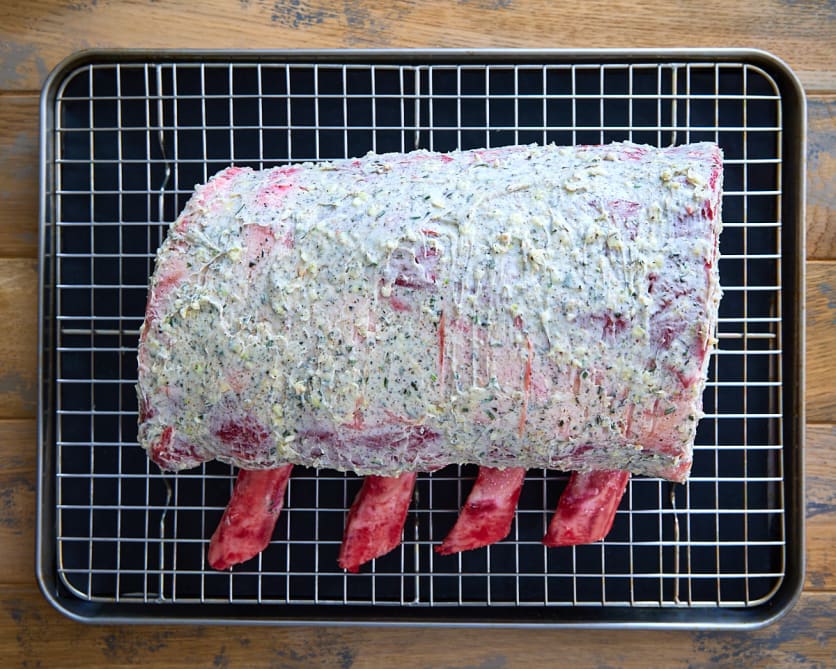 Spread herb mixture over prime rib