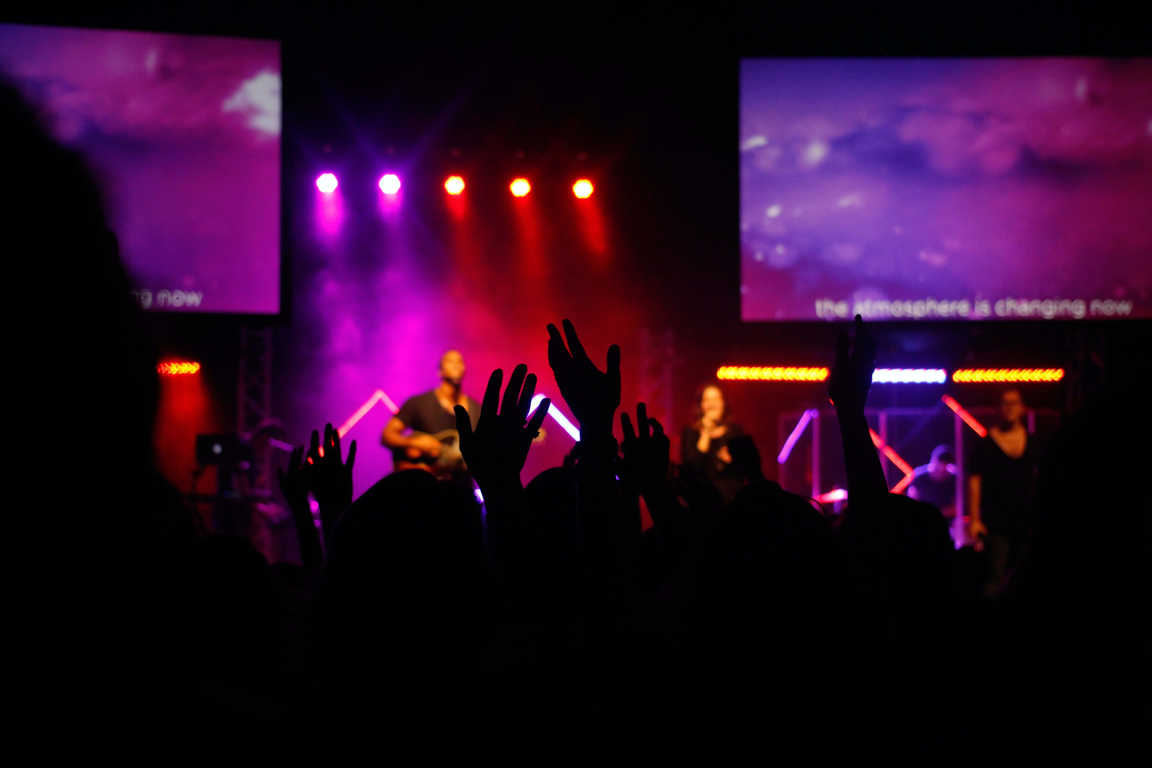 Concert https://unsplash.com/photos/8ALMAJP0Ago