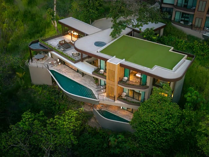 7 Nights/8 Days Luxury Plus: Rainforest, Volcanic Trail Hot Springs, Sun & Beach Adventure