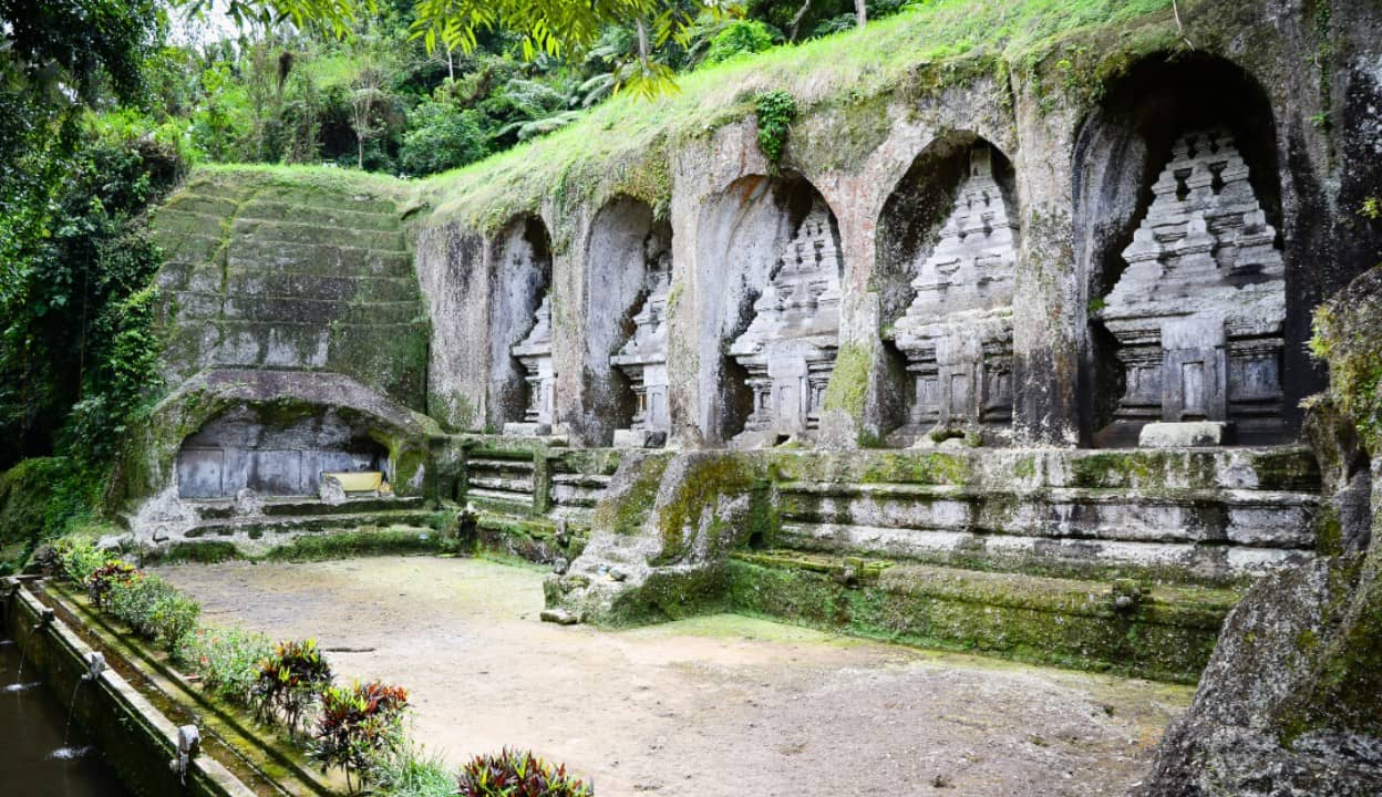 Pura Tirta Empul: A Sacred Sanctuary Amidst Breathtaking Landscapes