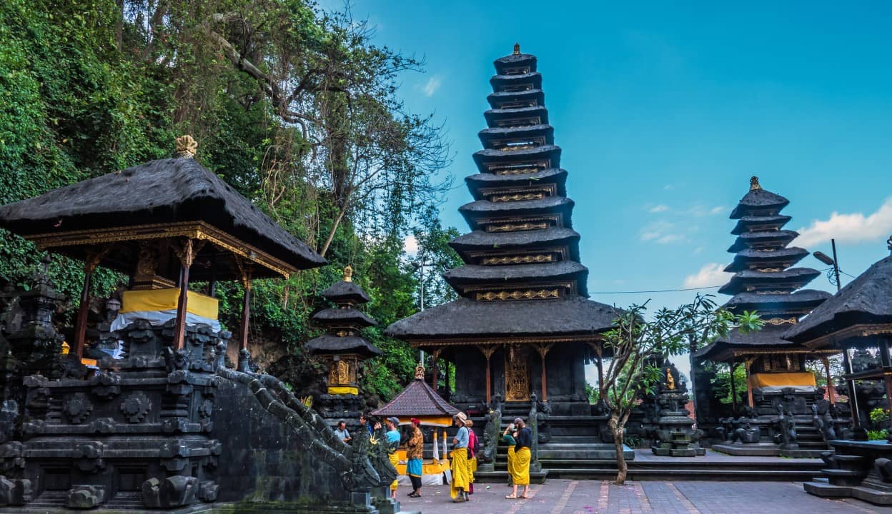 Goa Lawah: Unveiling the Enchanting Bat Cave Temple and Besakih Connection