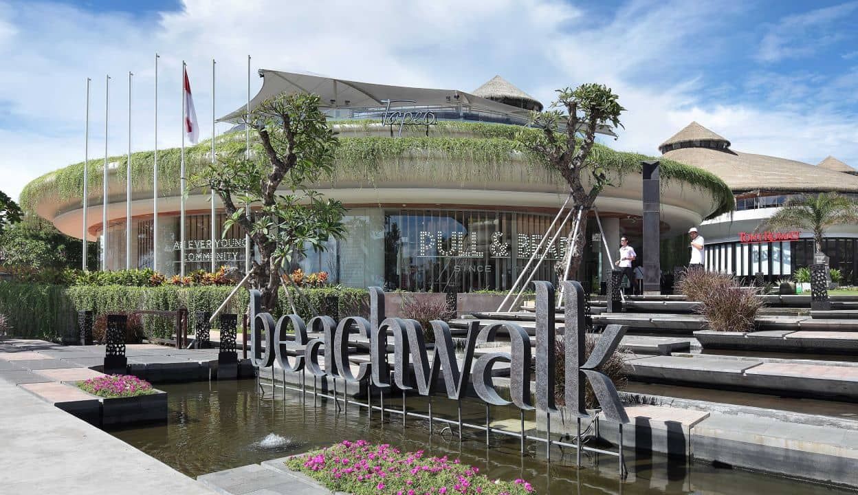 Discover Bali's Premier Oceanfront Shopping Destination: Beachwalk Mall
