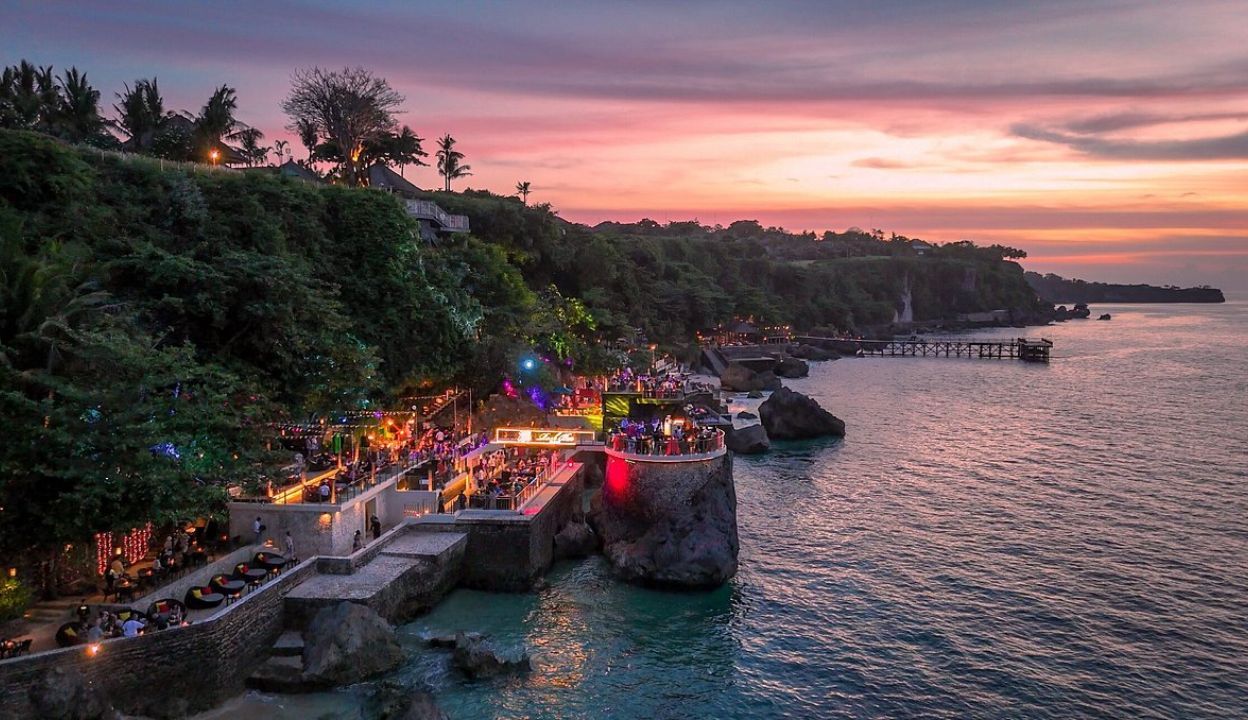 Enjoy stunning view at Rock Bar