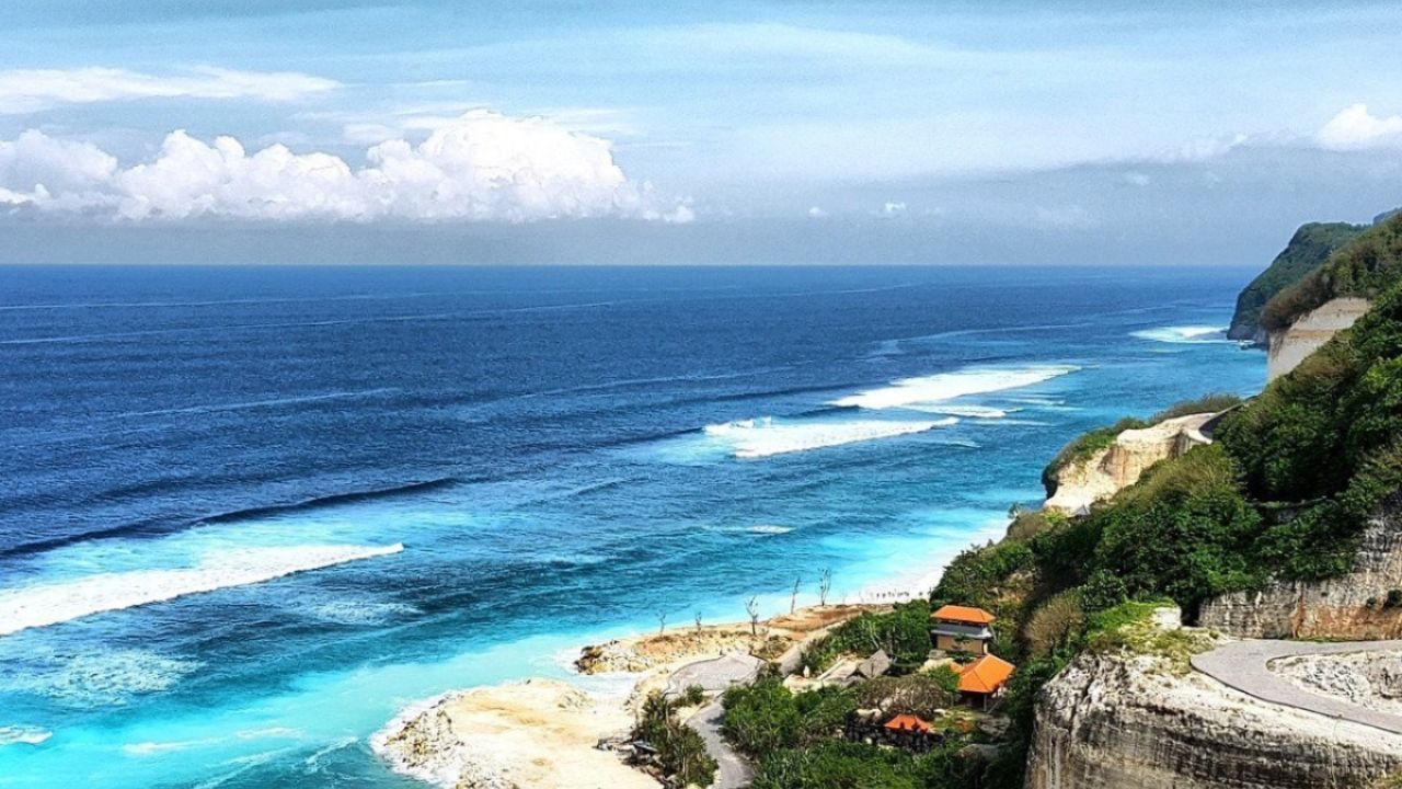 Unwind in Paradise: Experience the Magic of Melasti Beach