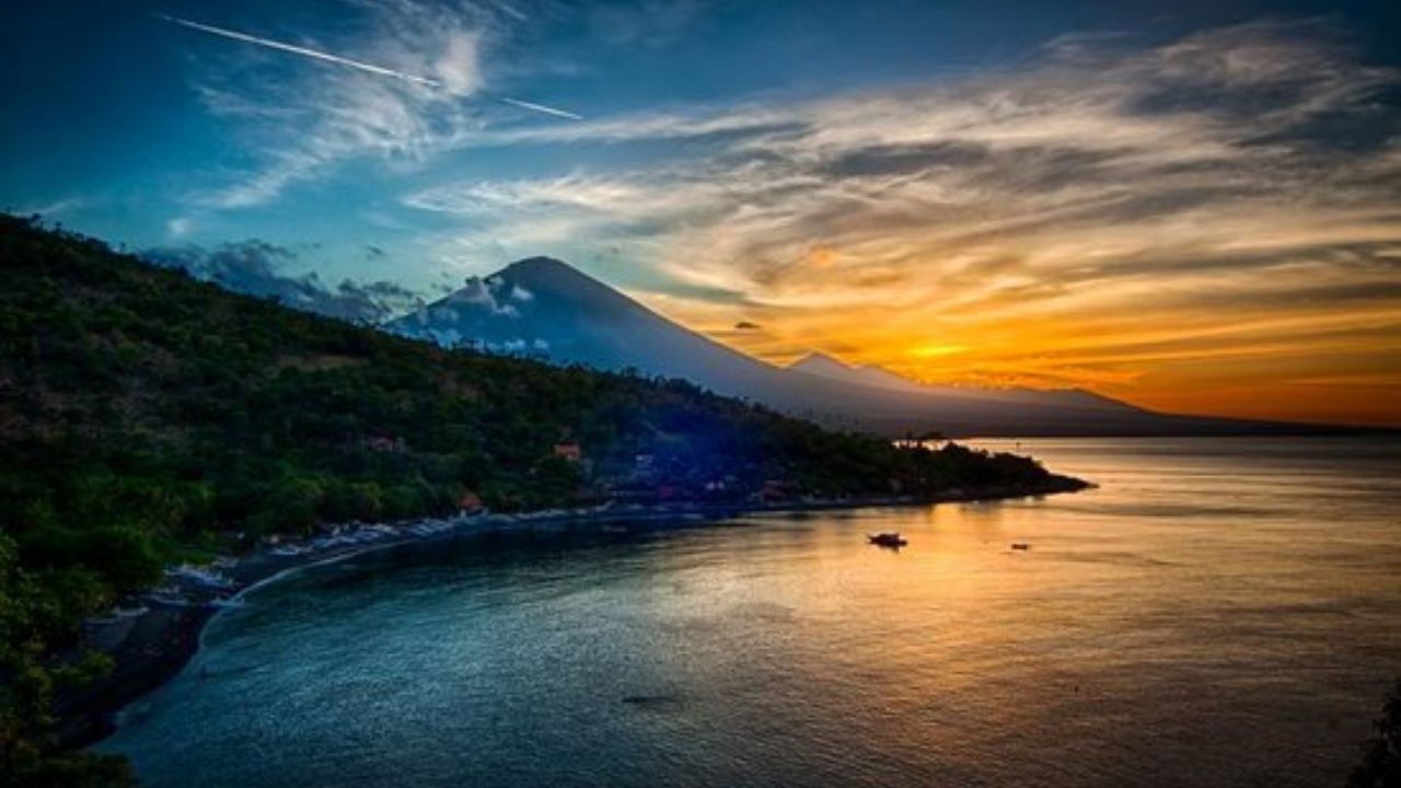 Amed Sunset Point – Your Sanctuary for Stunning Sunsets!