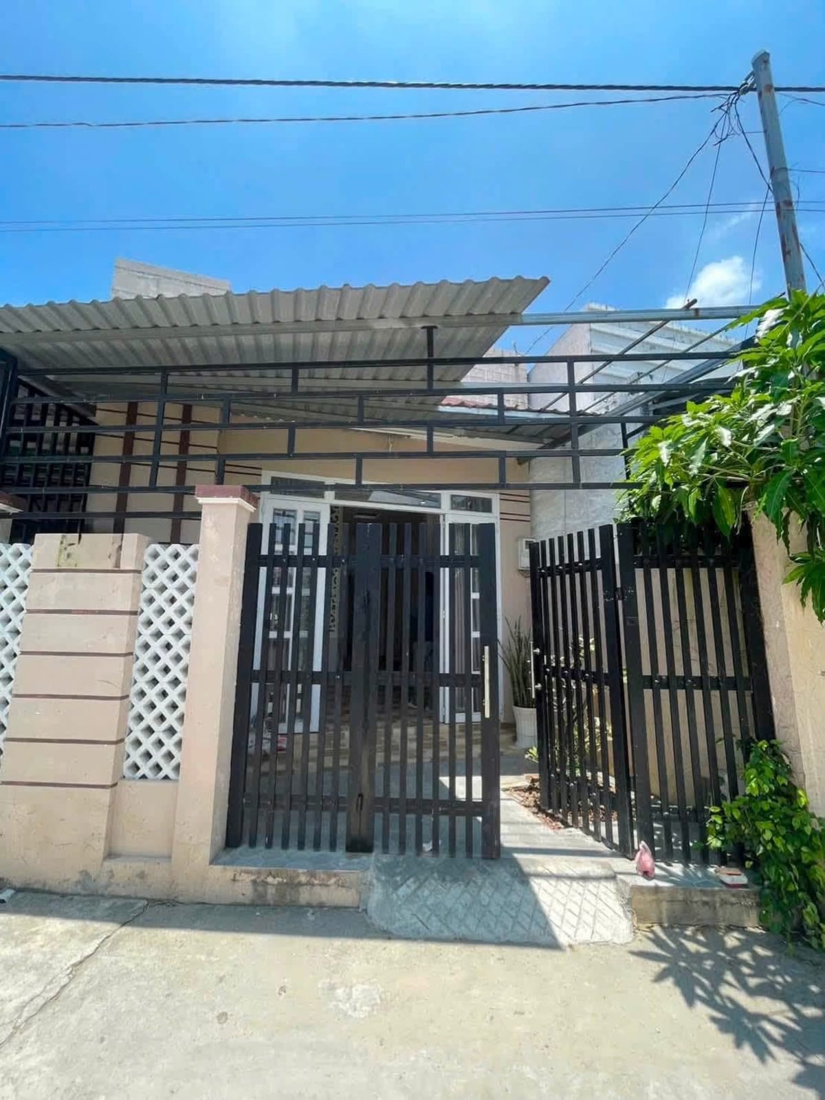 Cho thuê nhà hẻm Trương Định, có nội thất cơ bản - 3.7 Triệu/Tháng