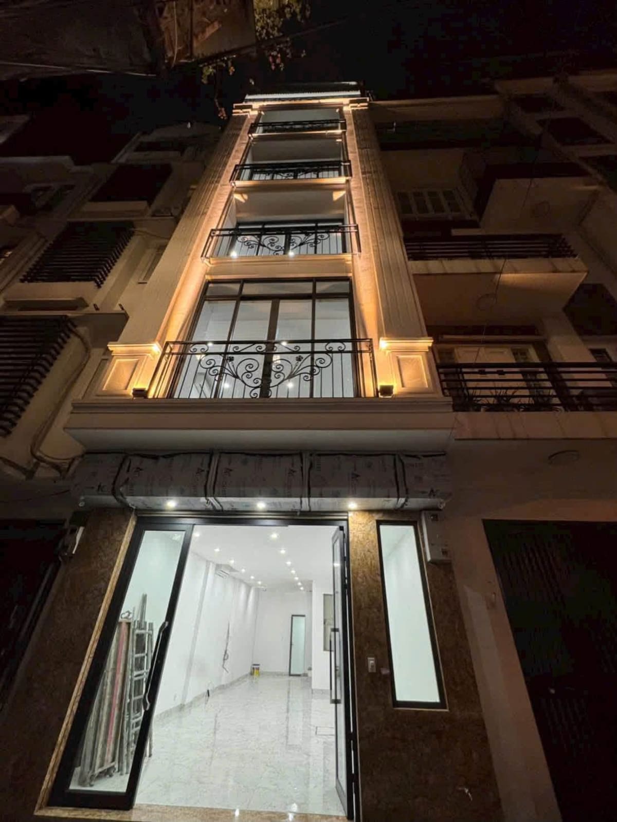 Cho thuê tòa nhà 70m² Nguyên Hồng, Đống Đa - 56 Triệu/Tháng