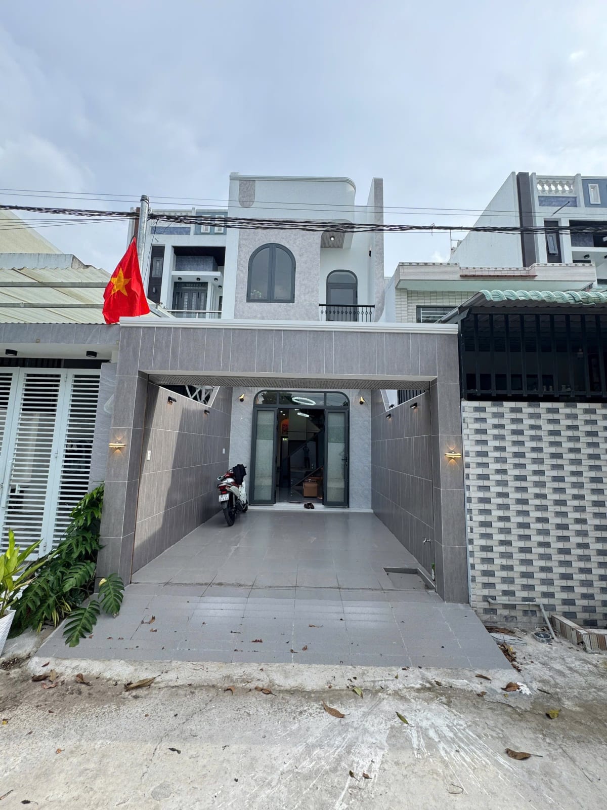 ✅Bán nhà THÔNG MINH trệt lầu ô tô đậu trong sân nhà - sân sau 2m giặt phơi ngồi thư giãn - gần bệnh viện - chợ - siêu thị - đại học võ trường Toản, Thuộc Phường Cái Răng. Cách Trung Tâm Cần Thơ 7km.