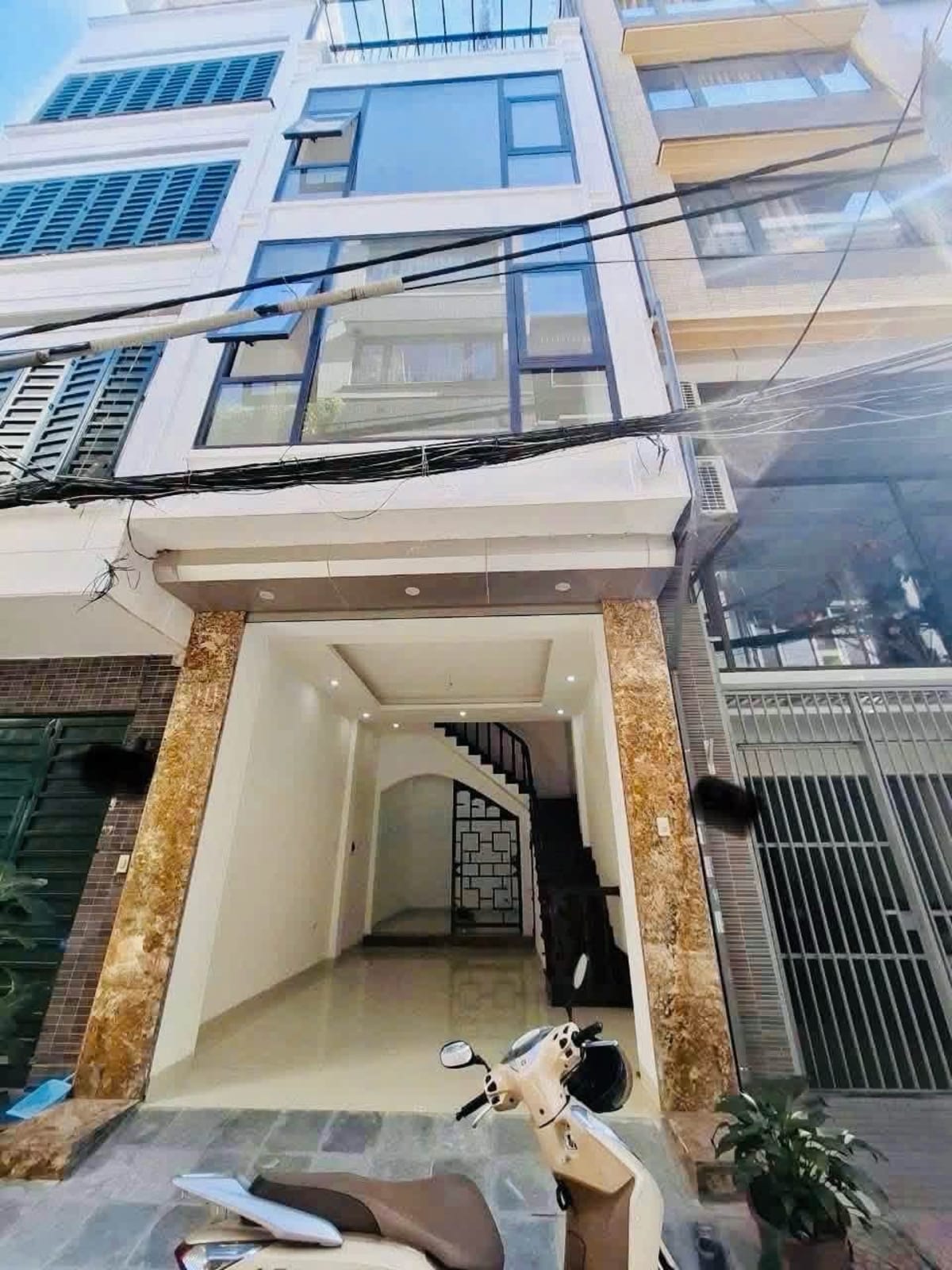 Cho thuê nhà phân lô ngõ 389 Hoàng Quốc Việt - 20 Triệu/Tháng
