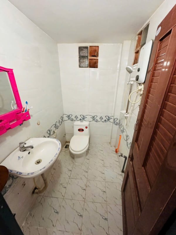 Cho thuê nhà 1 trệt 1 lầu hẻm LT 5-6 Nguyễn Văn Linh - 5,5 Triệu/Tháng