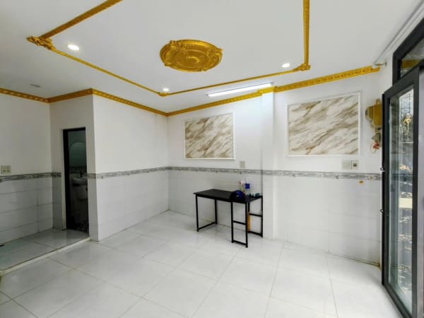 Cho thuê nhà 1 trệt 1 lầu hẻm LT 5-6 Nguyễn Văn Linh - 5,5 Triệu/Tháng