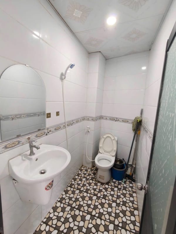 Cho thuê nhà 1 trệt 1 lầu hẻm LT 5-6 Nguyễn Văn Linh - 5,5 Triệu/Tháng