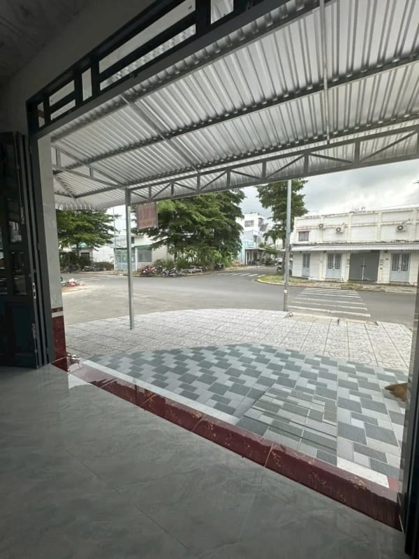 Cho thuê nhà mới 100% góc 2 mặt tiền KDC Bệnh viện Nhi Đồng, Long Tuyền - 7.5 Triệu/Tháng
