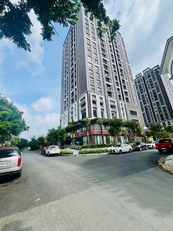 Cho thuê nhà nguyên căn 1 trệt 3 lầu KDC CTY 8 - 15 Triệu/Tháng