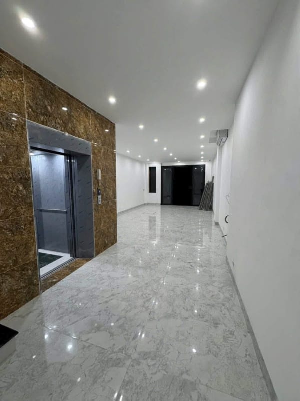 Cho thuê tòa nhà 70m² Nguyên Hồng, Đống Đa - 56 Triệu/Tháng