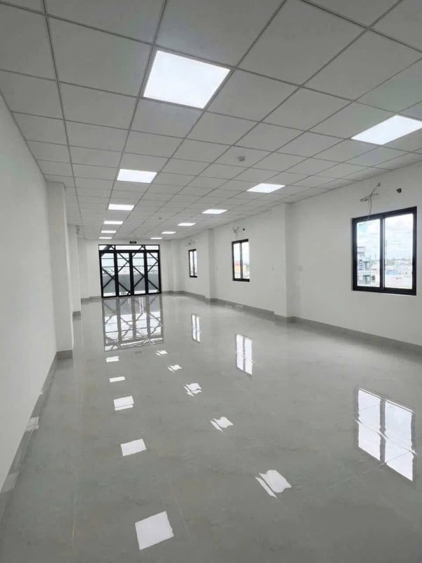 Cho thuê tòa nhà mặt tiền đường 30 Tháng 4, Ninh Kiều - 120 triệu/tháng