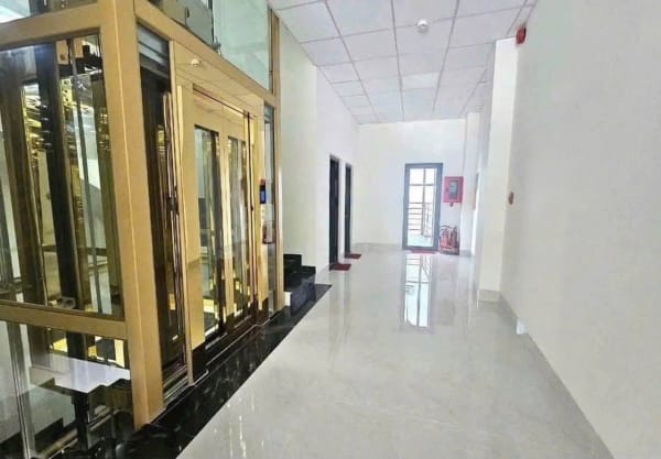 Cho thuê tòa nhà mặt tiền đường 30 Tháng 4, Ninh Kiều - 120 triệu/tháng