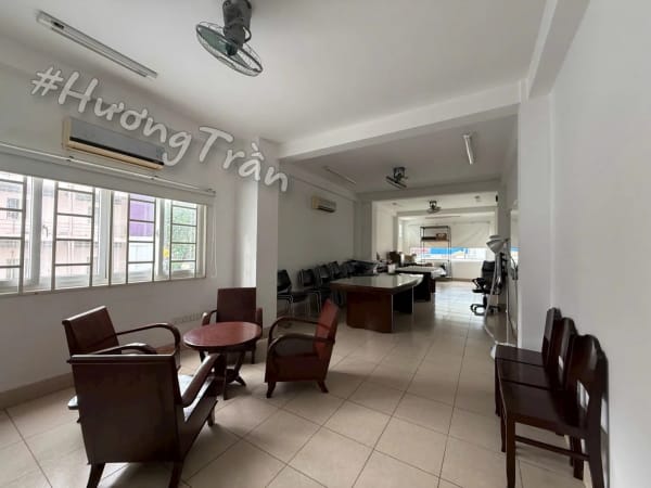 Cho thuê khách sạn 6 tầng mặt tiền Mậu Thân, Ninh Kiều - 40 triệu/tháng