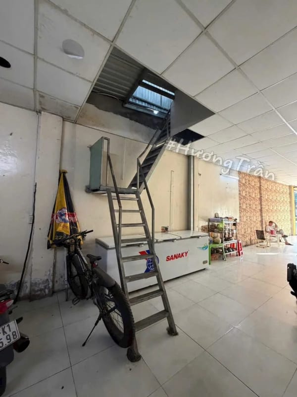 Cho thuê nhà 2 tầng mặt tiền đường 30/4, Ninh Kiều - 20 triệu/tháng
