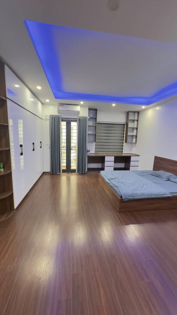 Cho thuê nhà 5 tầng tại Lạc Long Quân, Tây Hồ - 100m² - 32 triệu/tháng