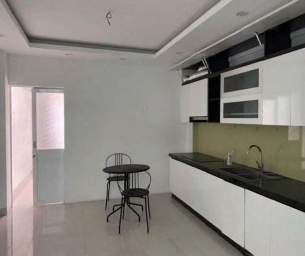 Cho thuê nhà nguyên căn mặt phố Nguyễn Khang, Cầu Giấy - 42 triệu/tháng