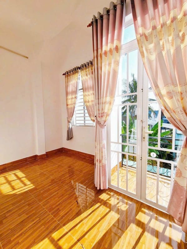 Cho thuê nhà trệt lầu 2 phòng ngủ hẻm 135 Đồng Văn Cống - 5.5 triệu/tháng