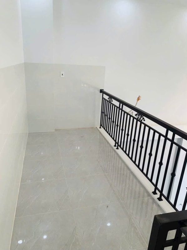 Cho thuê nhà trệt lửng đường Trần Quang Diệu, Bình Thủy - 6 triệu/tháng