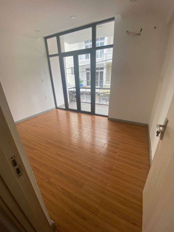 Cho thuê nhà mặt tiền đường Lạc Long Quân, Tân Bình - 84m² - 21 Triệu