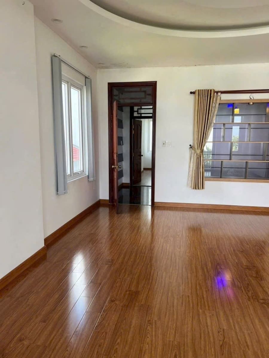 Bán nhà 1 trệt 2 lầu đường D4 KDC Hồng Loan - 70m² - 4.599 Tỷ — ảnh 3