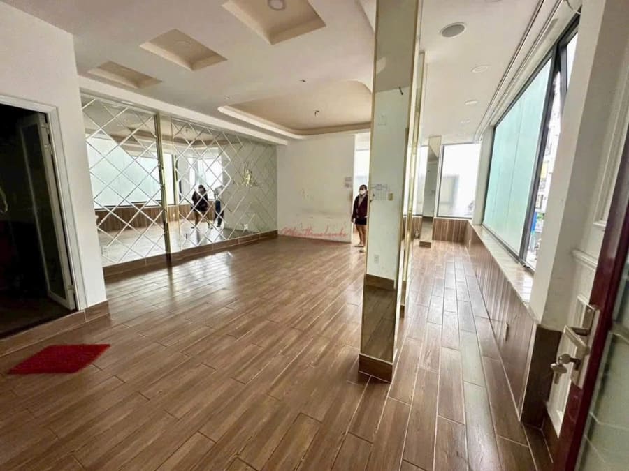 Cho thuê mặt bằng 2 mặt tiền Phạm Văn Hai, Tân Bình — ảnh 3